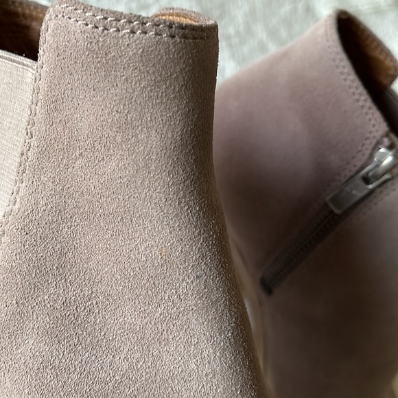 FRYE Danica Chelsea Peep Toe Heeled Suede Booties Size 6 - Picture 16 of 16